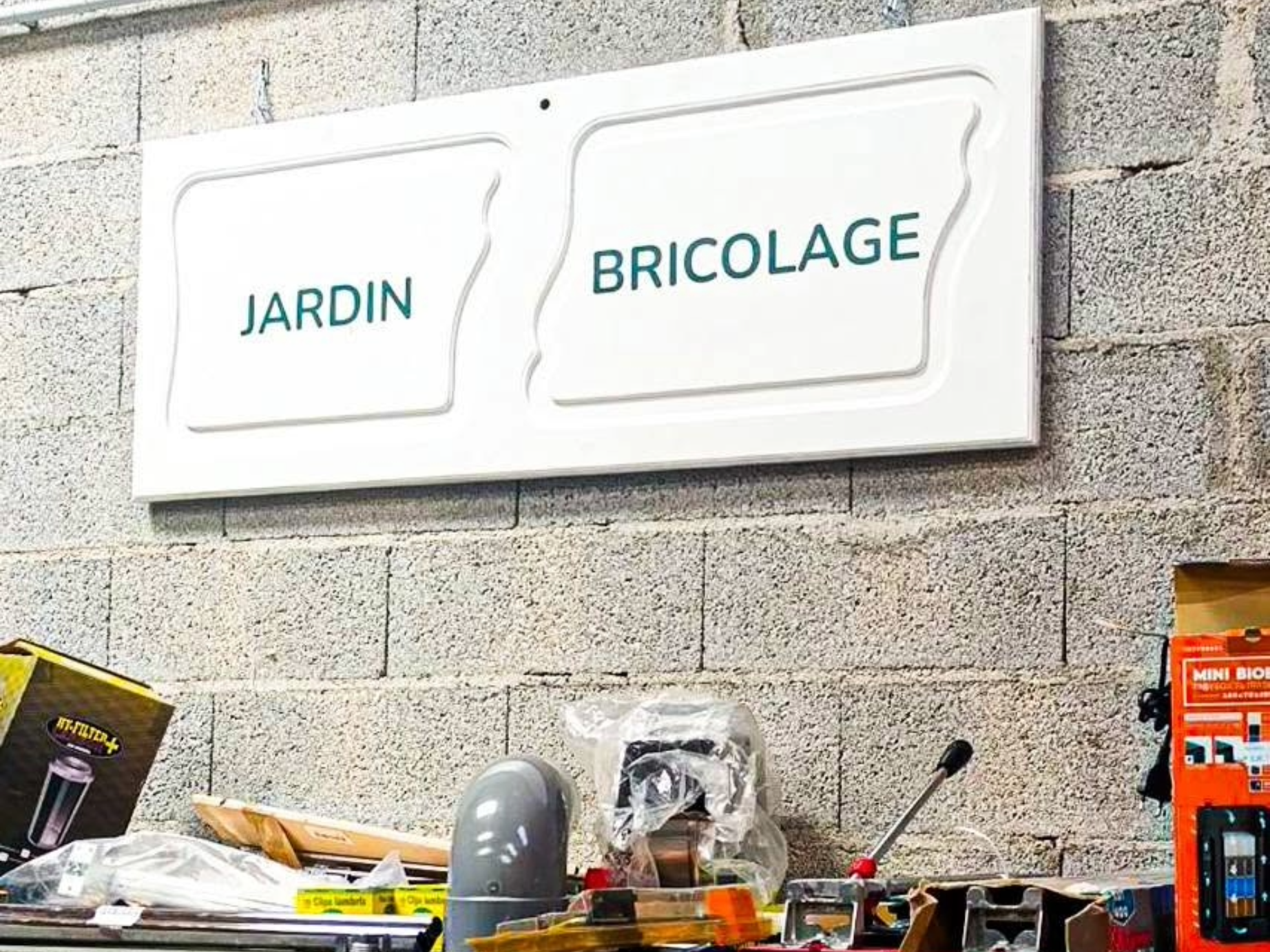 You are currently viewing Fabrication de notre nouvelle signalétique